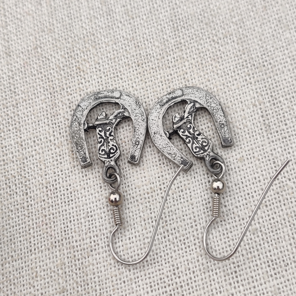 Vintage southwestern cowgirl horseshoe earrings - Picture 4 of 5